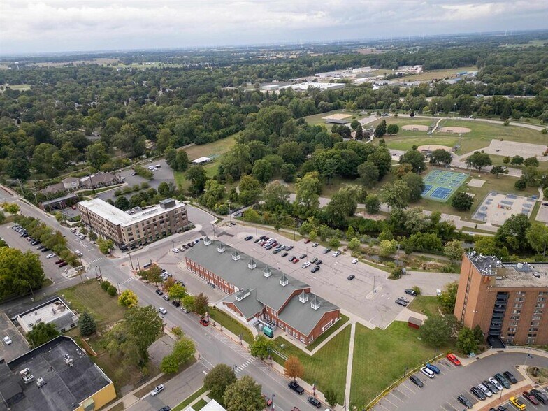 More Photos Of 322 Broadway St, Mount Pleasant Flex For Sale