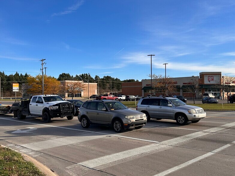 More Photos Of 939 Us Highway 31 S, Traverse City Drugstore For Sale