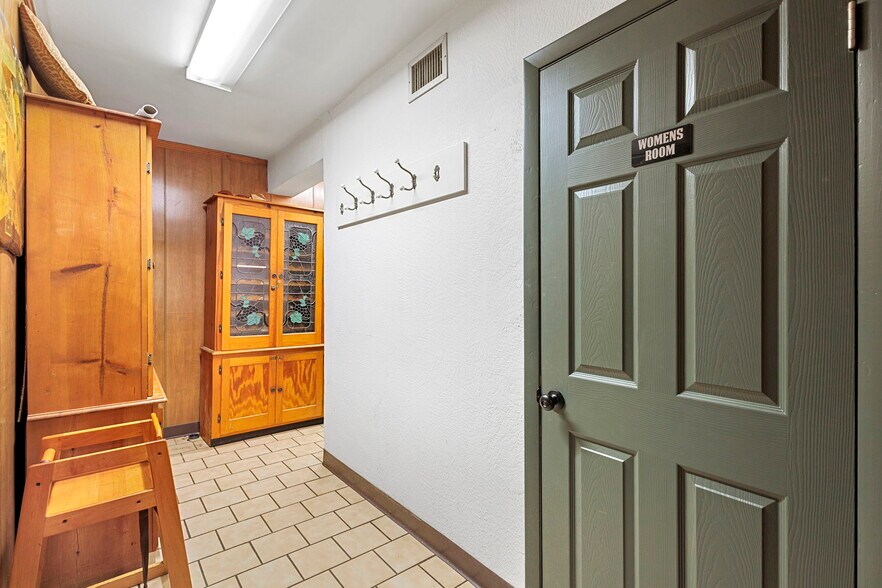 More Photos Of 4630 US Highway 17, De Leon Springs Restaurant For Sale