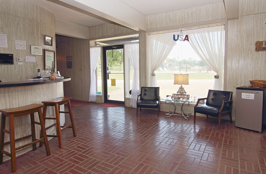More Photos Of 33700 S 51 Hwy, Wagoner Hotel For Sale