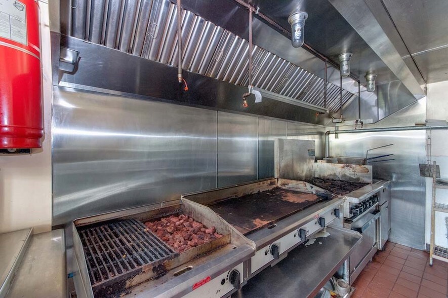 More Photos Of 5740 S Wayside Dr, Houston Restaurant For Lease