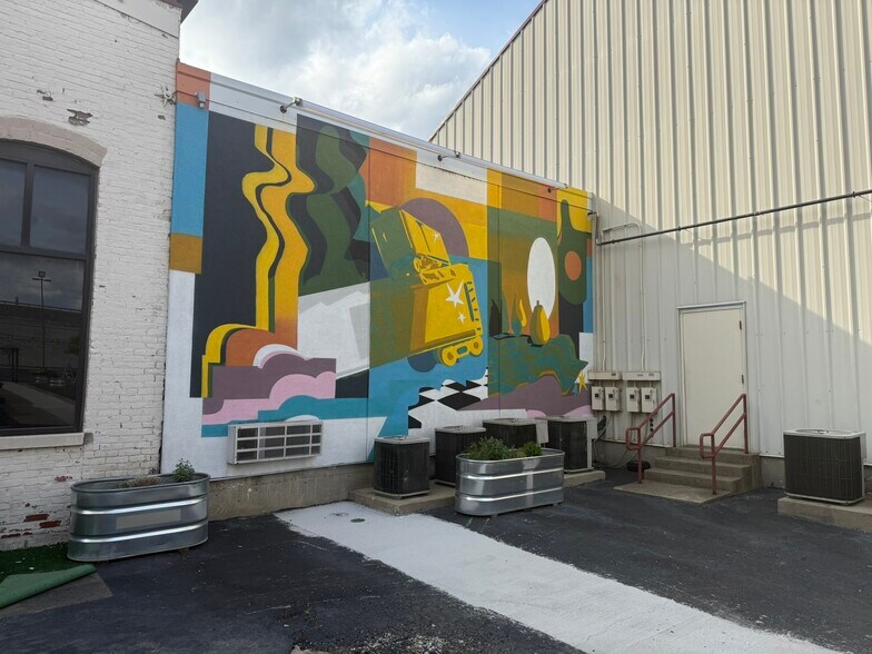 More Photos Of 590 Missouri Ave, Jeffersonville Office For Lease
