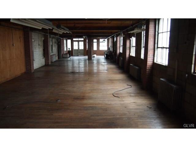 More Photos Of 324-326 Washington St, Walnutport Office For Sale