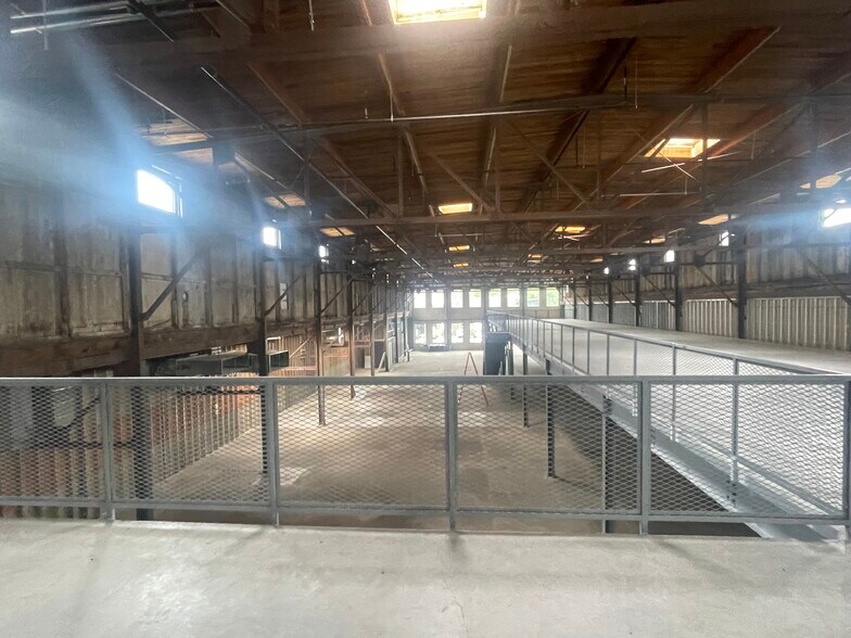 More Photos Of 1325 Quincy St NE, Minneapolis Loft Creative Space For Lease