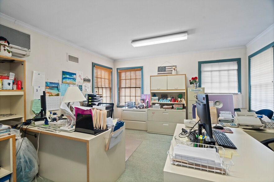 More Photos Of 1481 Chapel St, New Haven Office For Sale