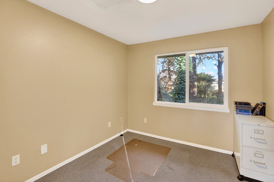 More Photos Of 2596 12th Pl SE, Salem Medical For Sale