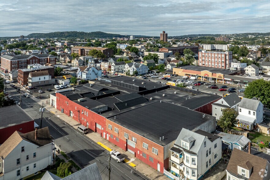 More Photos Of 455 Madison Ave, Paterson Manufacturing For Lease