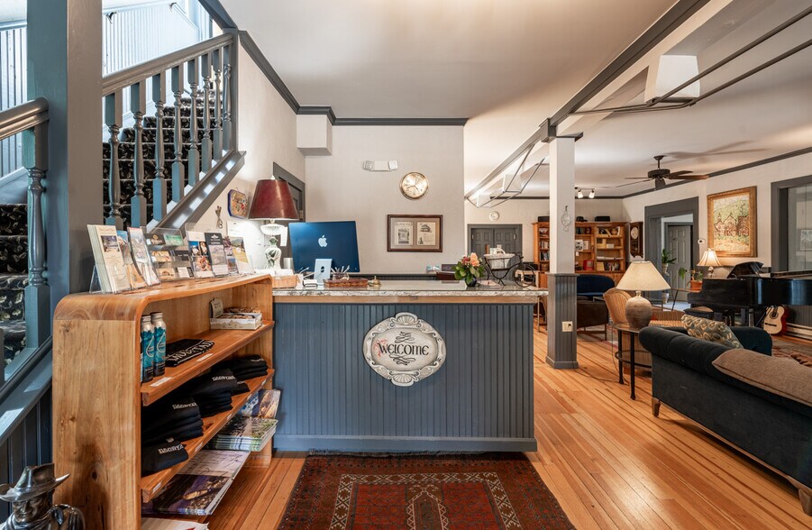 More Photos Of 129 Gothic Ave, Crested Butte Hotel For Sale