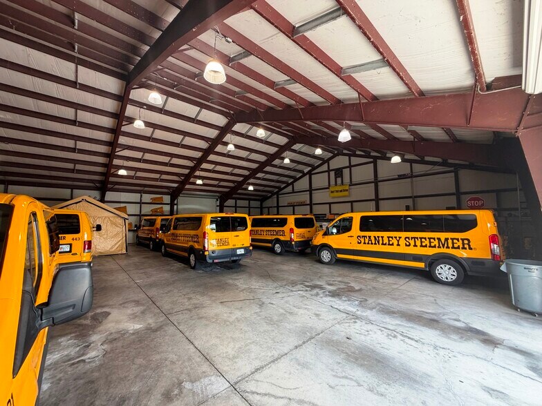 More Photos Of 3519 Plover Ave, Naples Warehouse For Lease