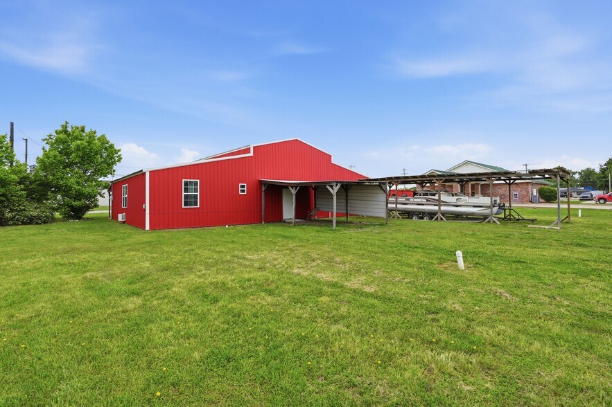 Primary Photo Of 113 S Wilder St, Chouteau General Retail For Sale