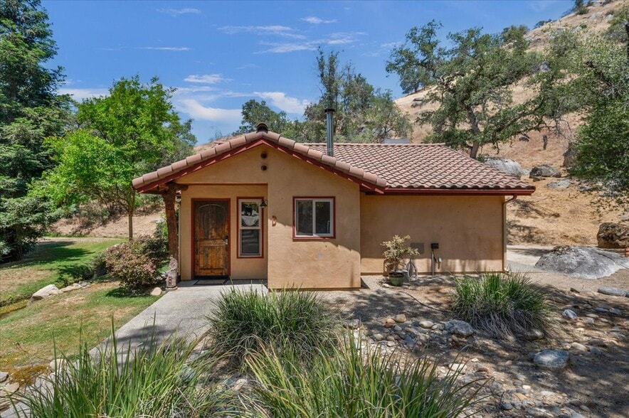 More Photos Of 29673 Rock Creek Dr, Three Rivers Specialty For Sale