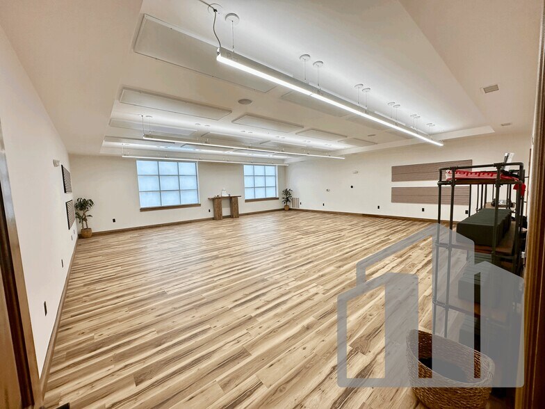 More Photos Of 10555 Grand River Ave, Brighton Specialty For Lease