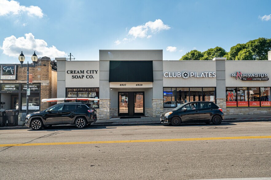 More Photos Of 2266 70th St, Wauwatosa Convenience Store For Lease