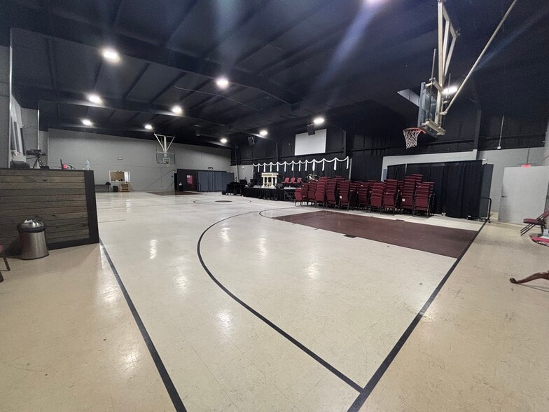 Primary Photo Of 220 Beaver Rd, Munford Sports And Entertainment For Sale