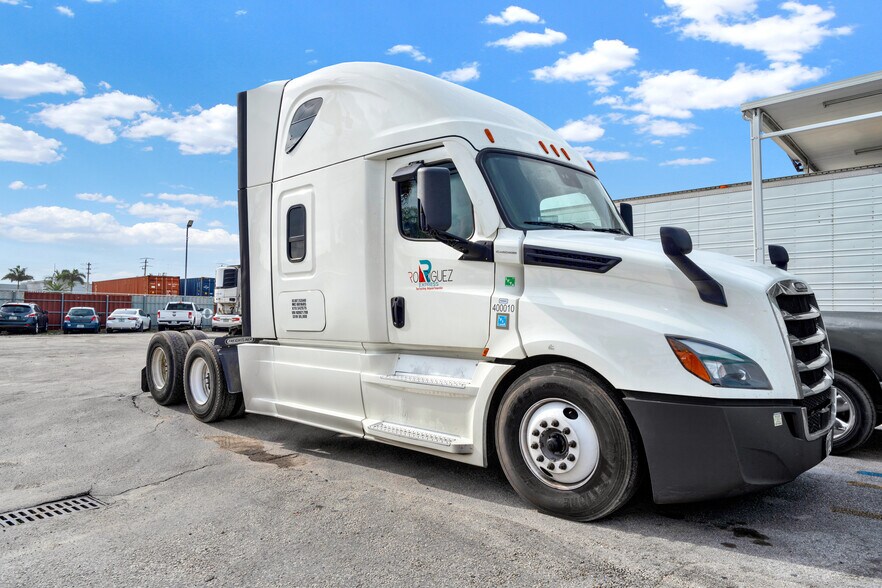 More Photos Of 9000 NW 97th Ter, Medley Manufacturing For Sale