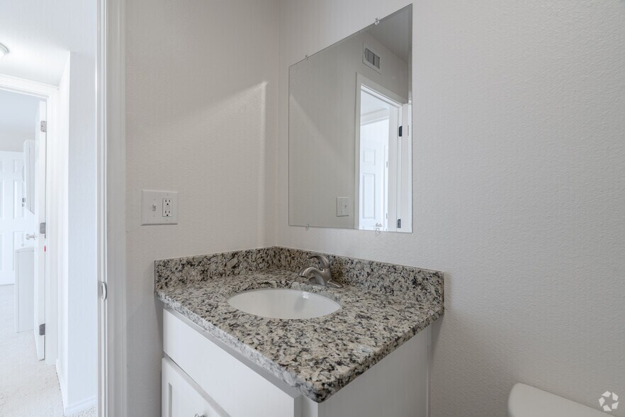 More Photos Of 1712 E 3rd St, Big Spring Apartments For Sale