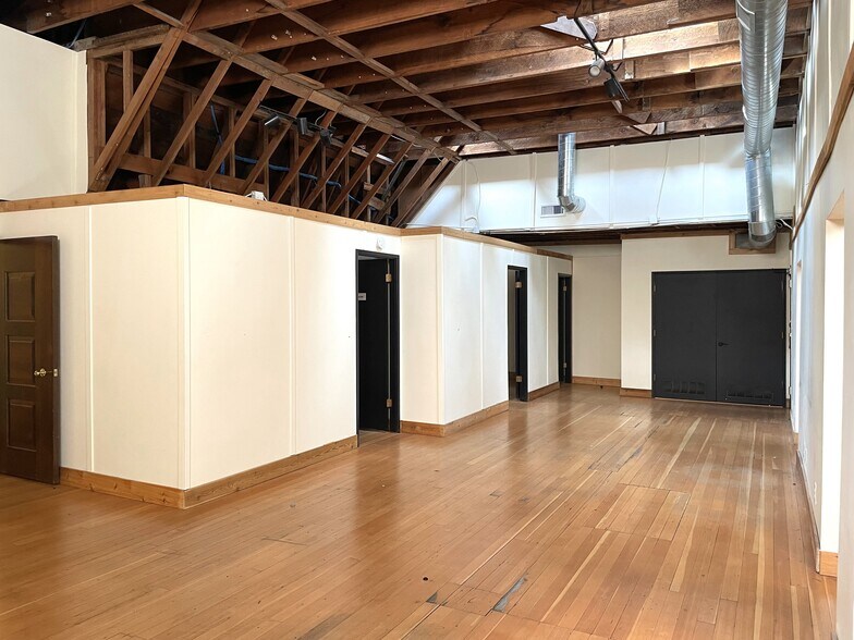 More Photos Of 706-708 Main St, Oregon City Loft Creative Space For Lease