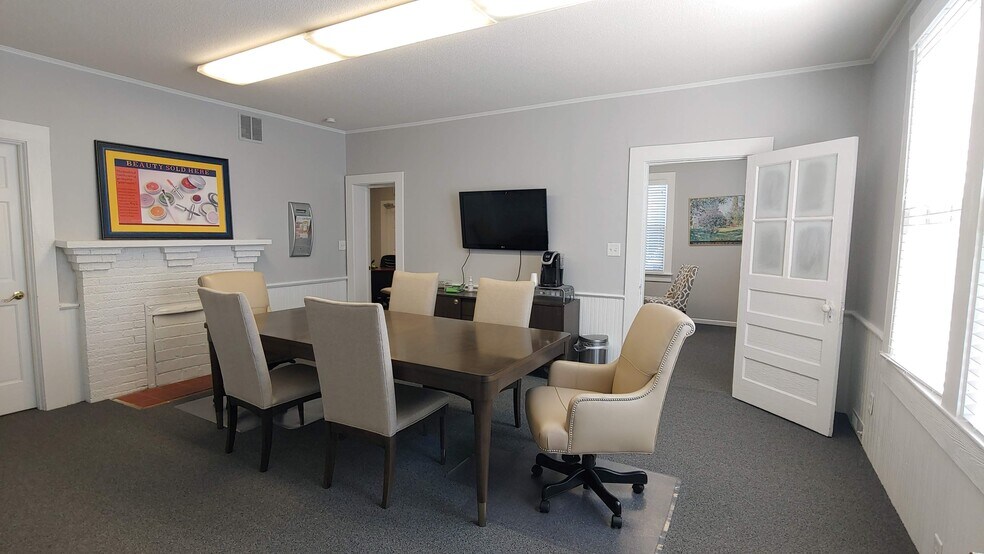 More Photos Of 407 W Main St, Lexington Office For Lease