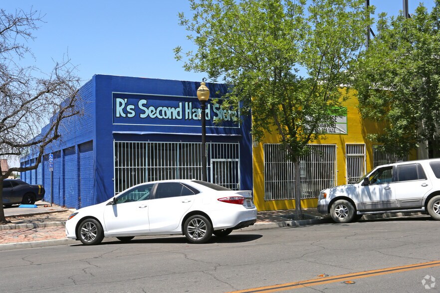 More Photos Of 911-913 Main St, Delano Storefront For Lease