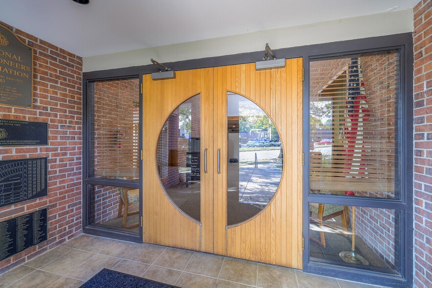 More Photos Of 8880 Ballentine St, Overland Park Office For Sale