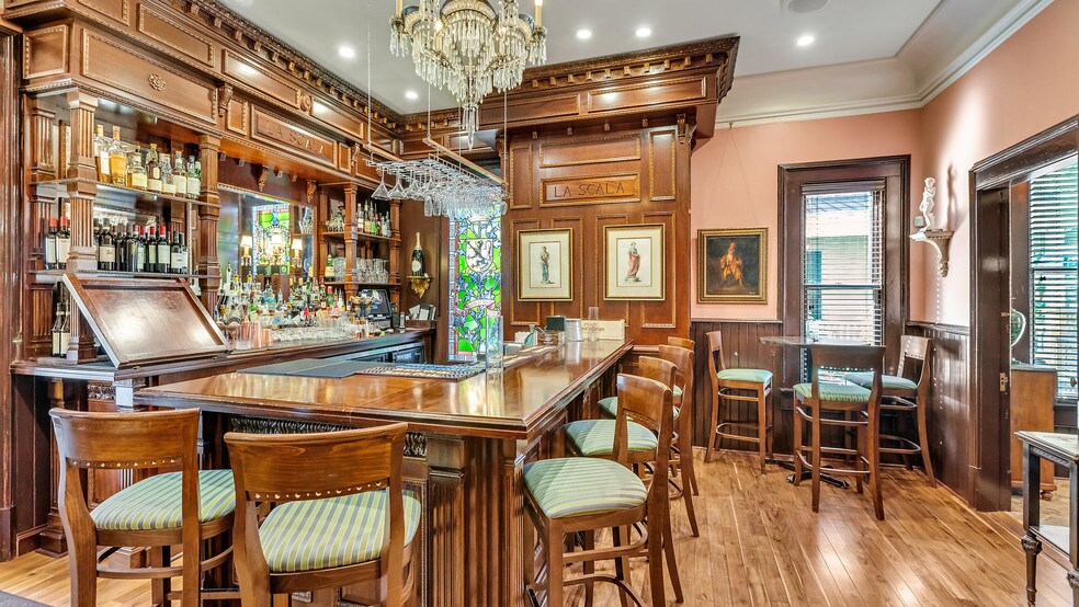 More Photos Of 119 E 37th St, Savannah Restaurant For Sale