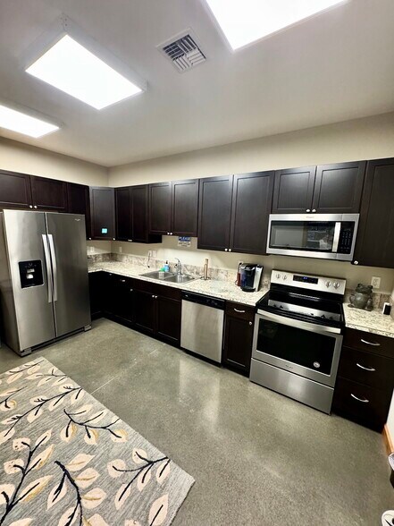 More Photos Of 150 Keys Rd, Yakima Warehouse For Lease