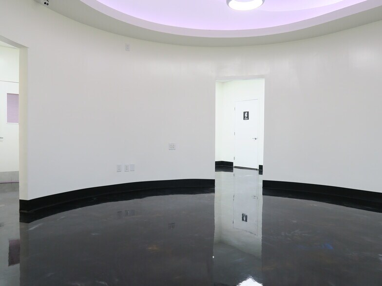 More Photos Of 5830 Star Ln, Houston Light Distribution For Lease