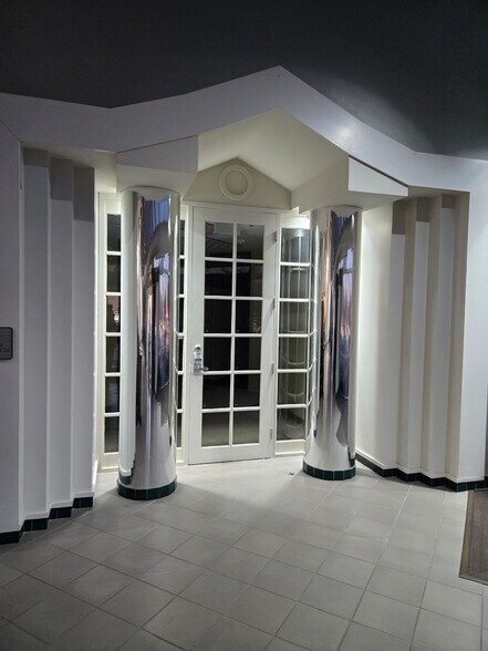 More Photos Of 2828 E Trinity Mills Rd, Carrollton Office For Lease