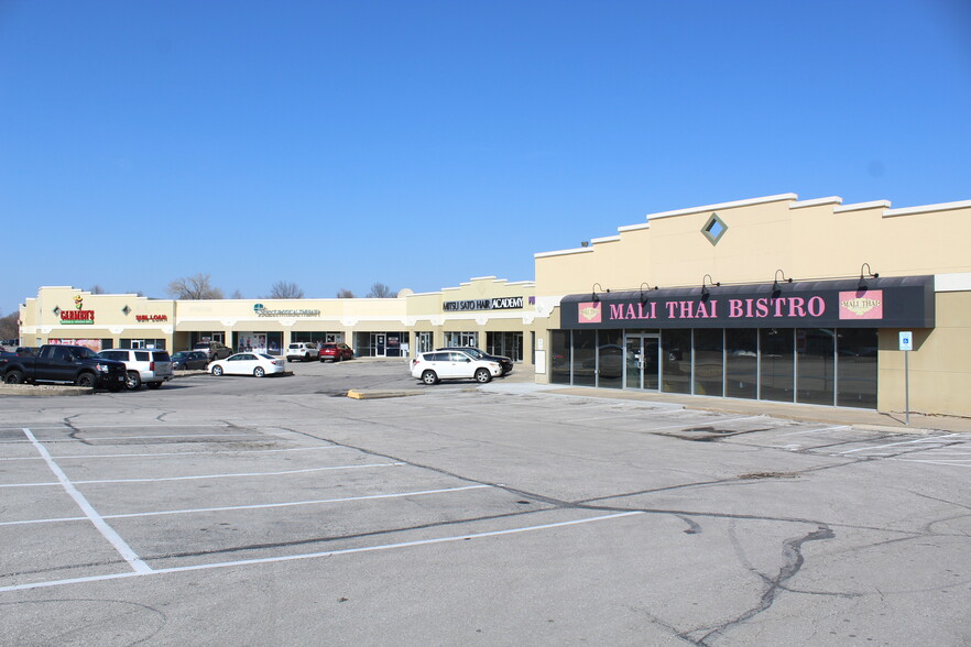 Primary Photo Of 507-579 SE Melody Ln, Lees Summit General Retail For Lease