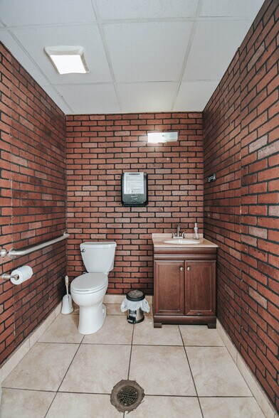 More Photos Of 6801 N Navarro St, Victoria Storefront Retail Office For Lease