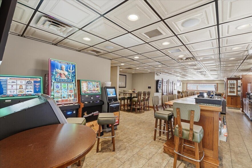 More Photos Of 318 New York Ave, Rochester Sports And Entertainment For Sale