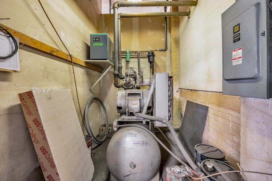 More Photos Of 373 High St, Wilkes Barre Manufacturing For Lease