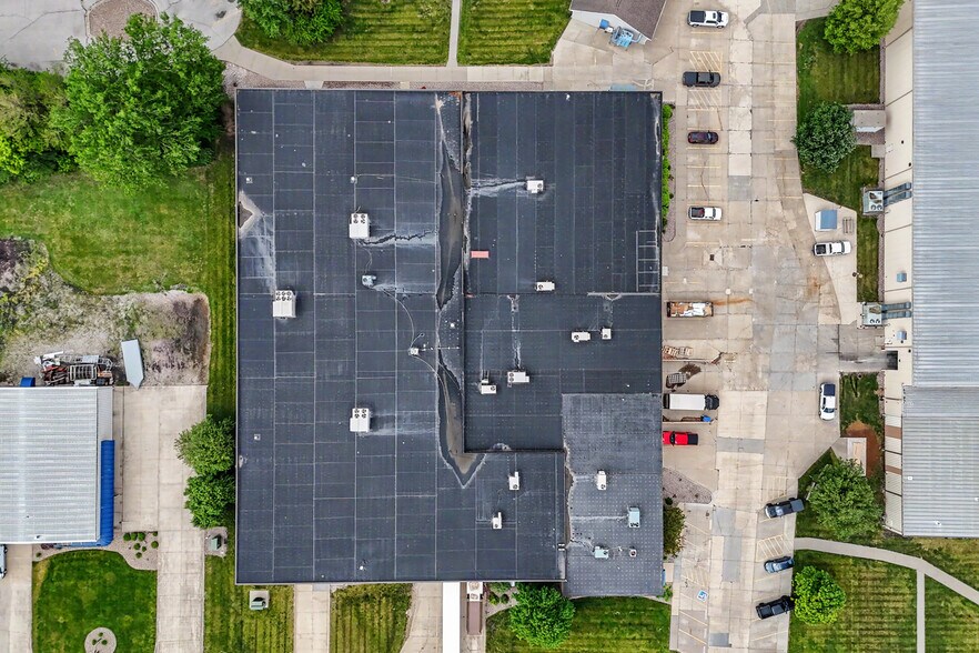 More Photos Of 201 Campus Dr, Huxley Industrial For Sale
