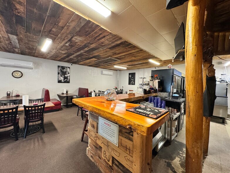 More Photos Of 1550 Missouri Valley Rd, Riverton Restaurant For Sale