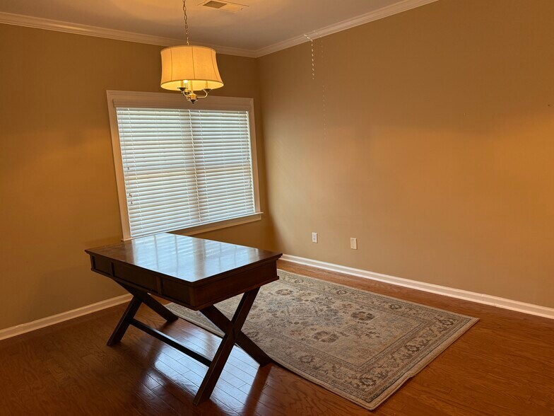 More Photos Of 4595 Towne Lake Pky, Woodstock Medical For Lease