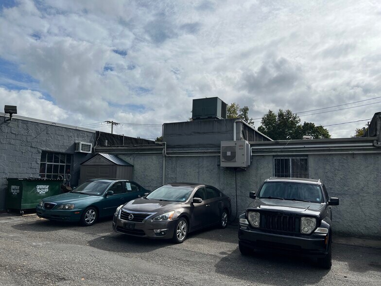 More Photos Of 195 Northern Blvd, Great Neck Auto Dealership For Lease