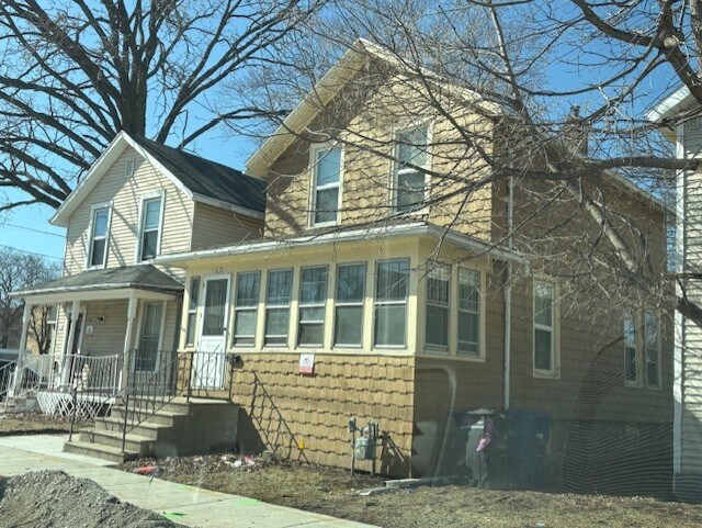 Primary Photo Of 817 Cherry St, Oshkosh Specialty For Sale