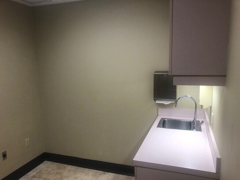 More Photos Of 661 E Altamonte Dr, Altamonte Springs Medical For Sale