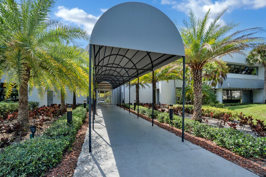 More Photos Of 1400 E Newport Center Dr, Deerfield Beach Office For Lease