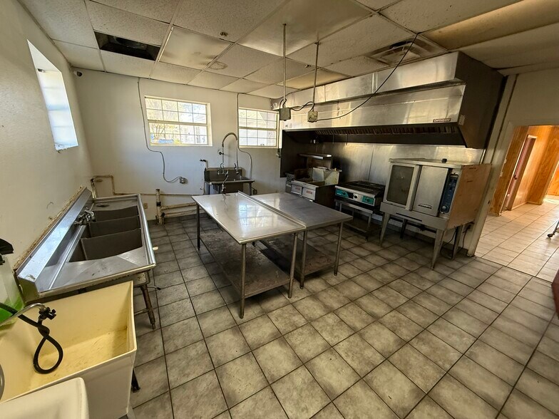 More Photos Of 550 E Main St, Bartow Freestanding For Sale