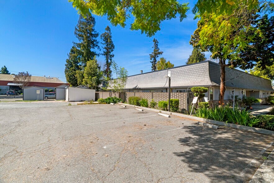 More Photos Of 22427 Montgomery St, Hayward Congregate Senior Housing For Sale