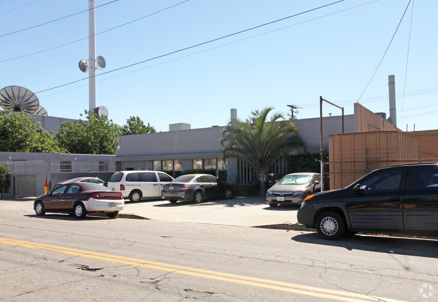 More Photos Of 1837 N Victory Pl, Burbank Warehouse For Lease