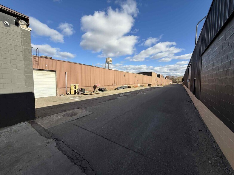 More Photos Of 6841 N Rochester Rd, Rochester Hills Warehouse For Lease