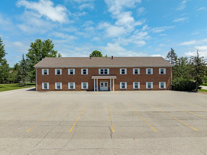 More Photos Of 30670 Bainbridge Rd, Solon Office For Sale