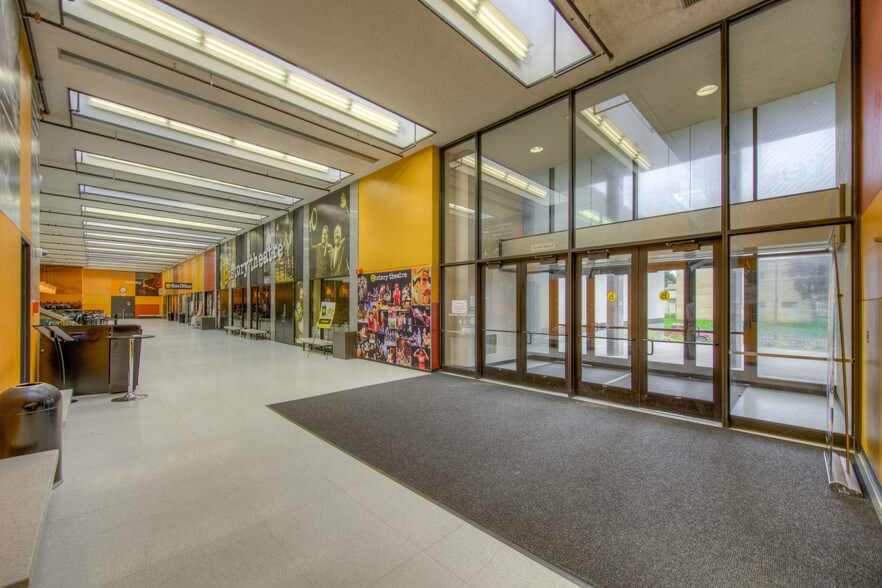 More Photos Of 19 Exchange St E, Saint Paul Schools For Sale