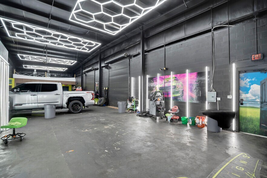 More Photos Of 2350 Us-17-92, Longwood Showroom For Sale