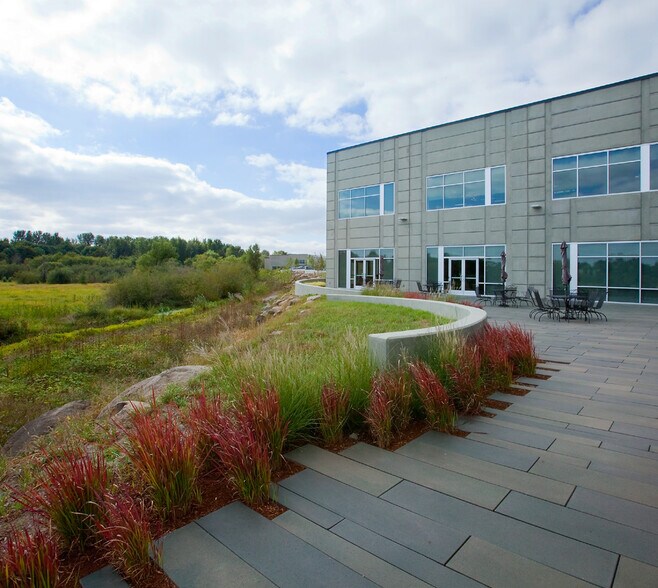 More Photos Of 16790 NE Mason St, Portland Flex For Lease