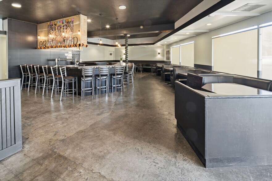 More Photos Of 5824-5846 NE Sandy Blvd, Portland Restaurant For Sale