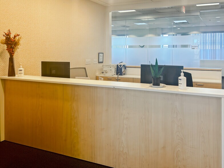 More Photos Of 2850 W Horizon Ridge Pky, Henderson Coworking Space