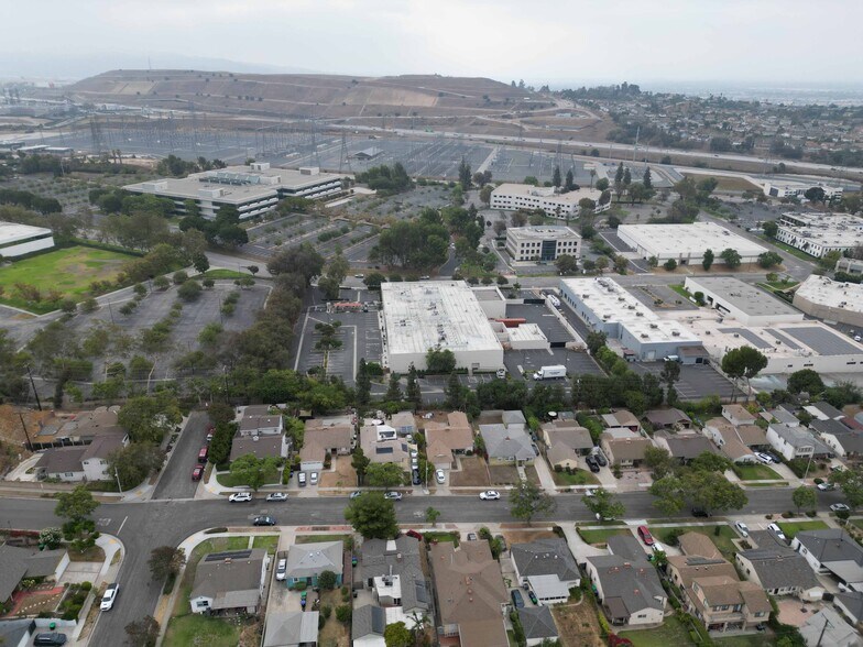 More Photos Of 2001 Saturn St, Monterey Park Light Distribution For Sale